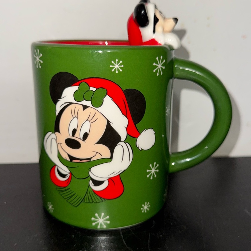 MICKEY MOUSE COFFEE CUP WITH ADORABLE CHARACTER